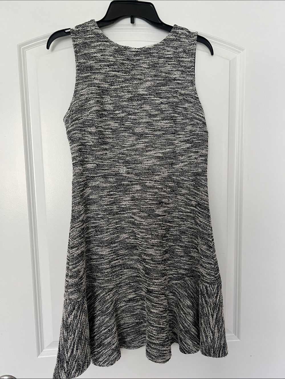 Women's Sleeveless Knit Flare Dress - Black & White